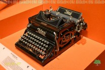 Eine historische Schreibmaschine steht für den Wandel von Büroarbeit und Kommunikation. (Bild: Natalia Siedler)