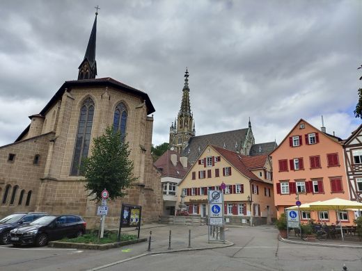 Esslinger Mittelaltermarkt mi dem Frauenkirche-Esslingen am Neckar 2024